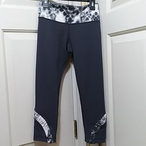 Lululemon RARE Yogi Dance pant crops Coal Black Roses Lυʅυʅҽɱσɳ Luon